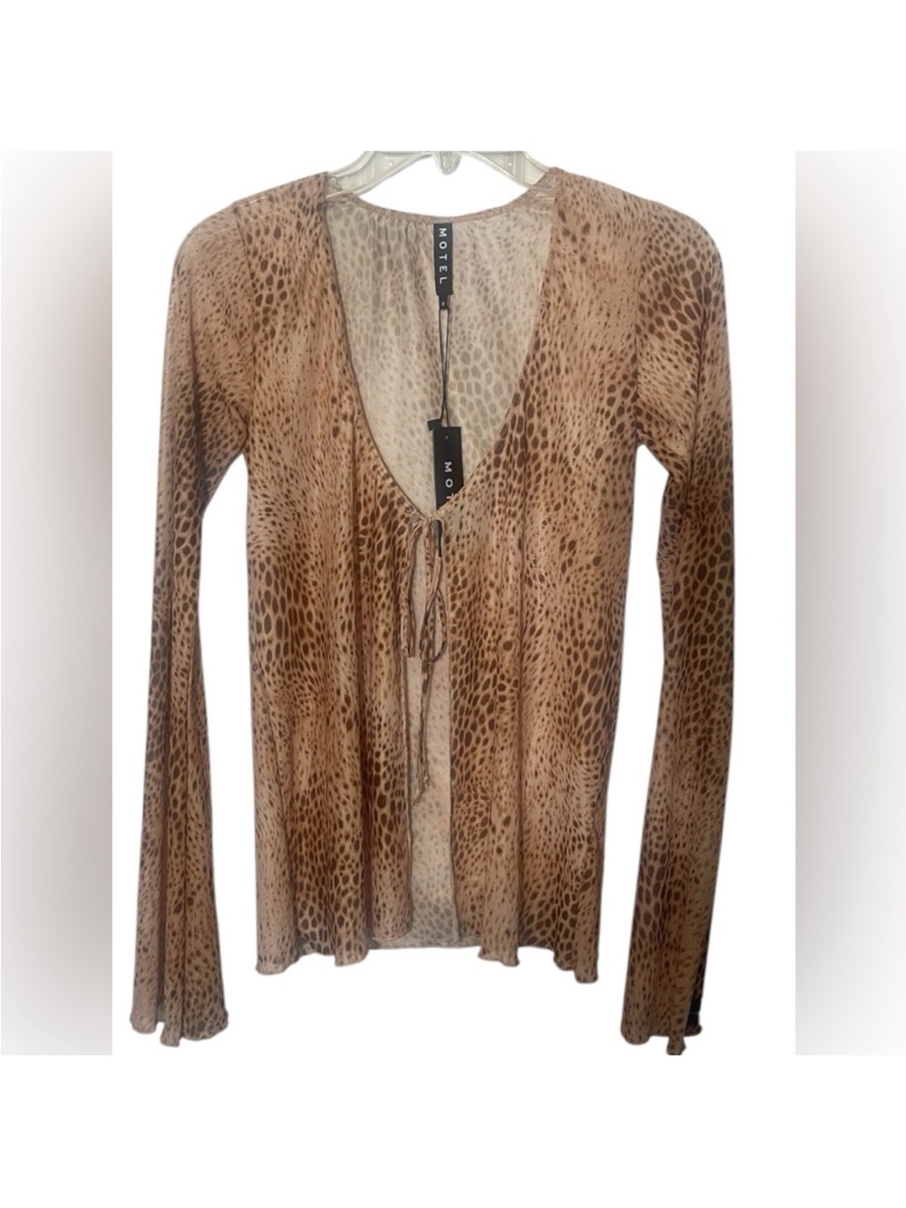 Motel Rocks
Motel Leony Cardi Sand Leopard
Mesh Tie in Front Top Size Medium